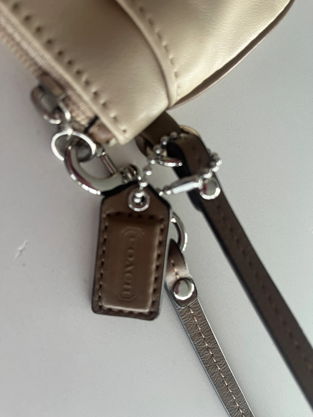 Coach Wristlet Beige Leather - photo 2