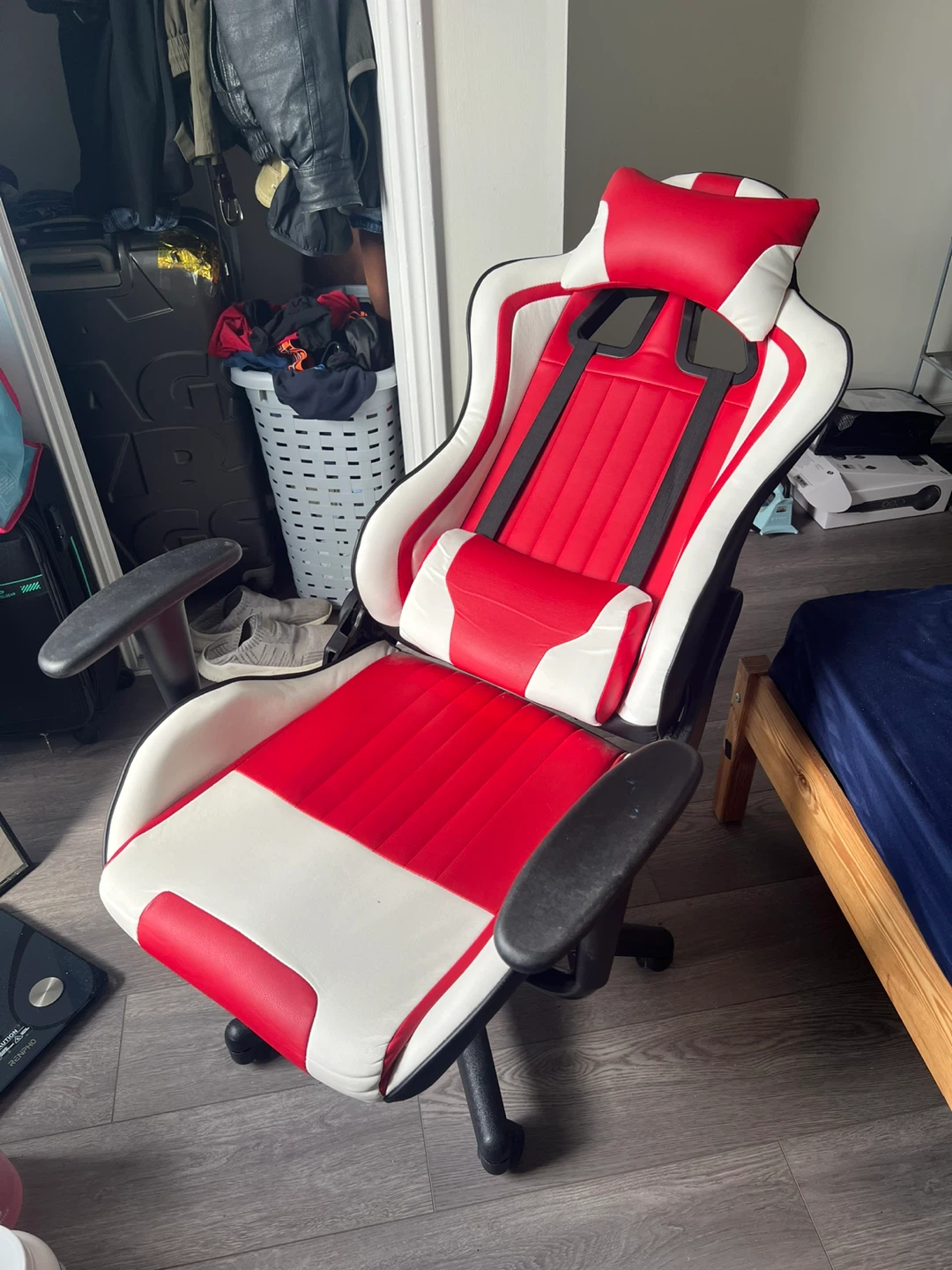 Red and White Gaming Chair - photo 3
