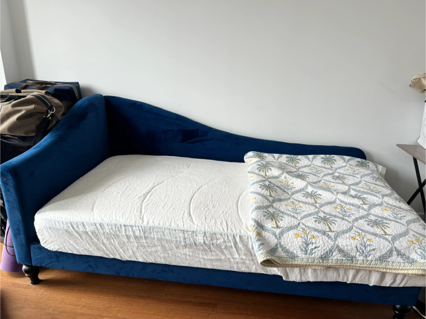 Blue Velvet Chaise Lounge Daybed/ Single bed