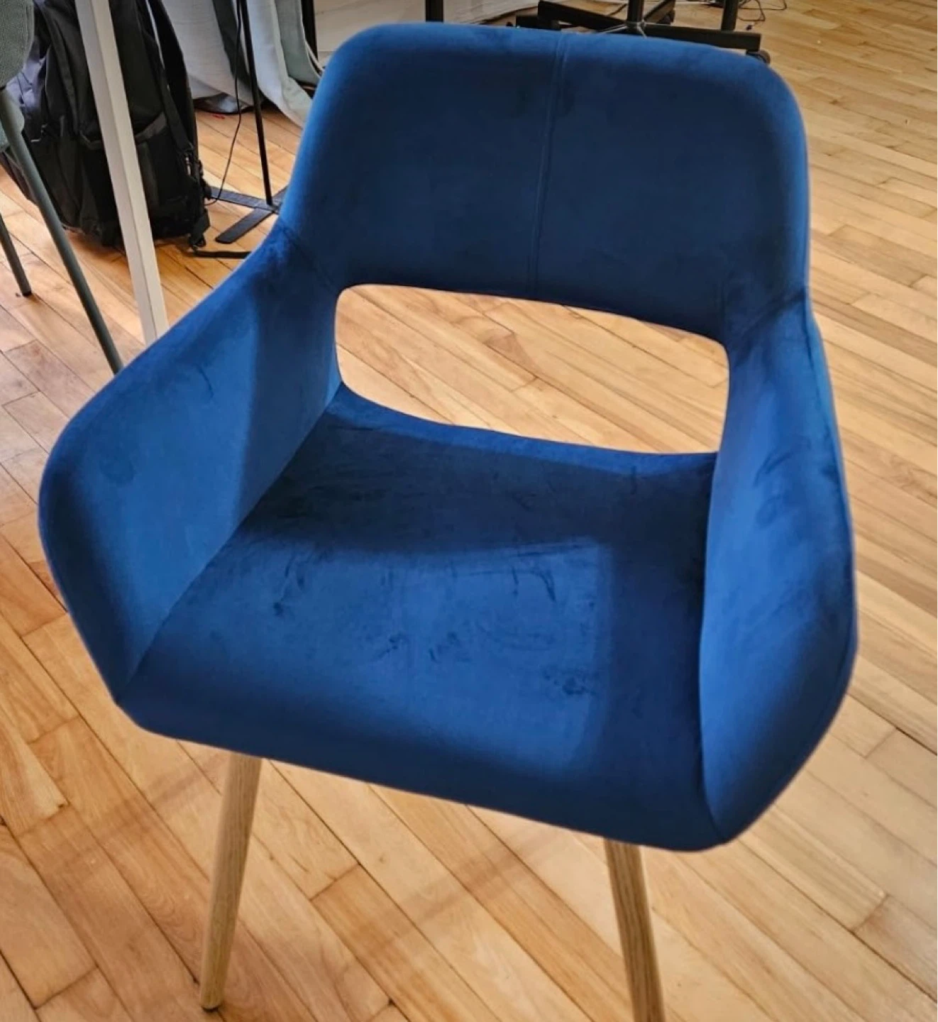 2 Blue Velvet Accent chairs - photo 3