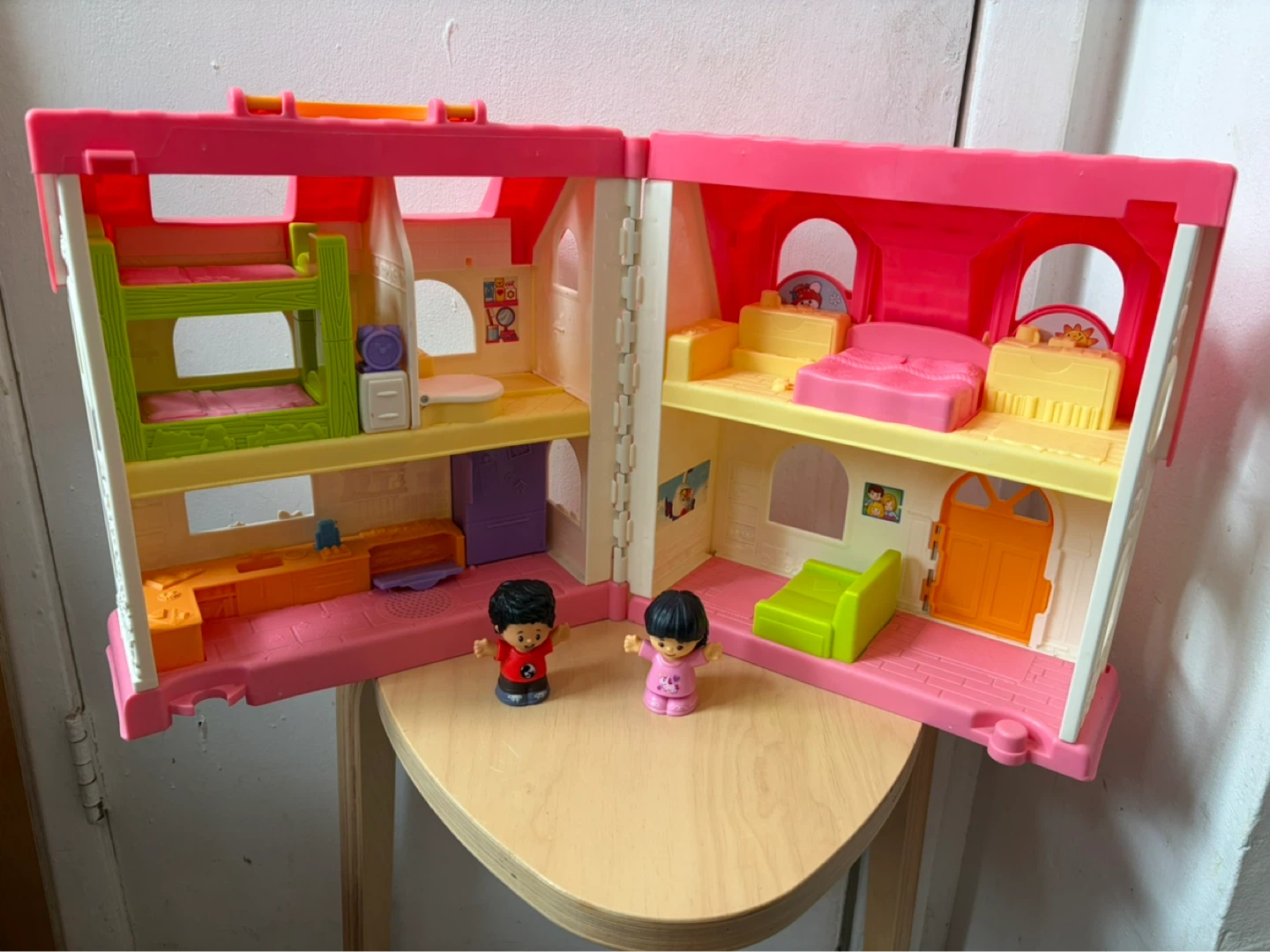 Little people house -makes sounds-talks-sings and more