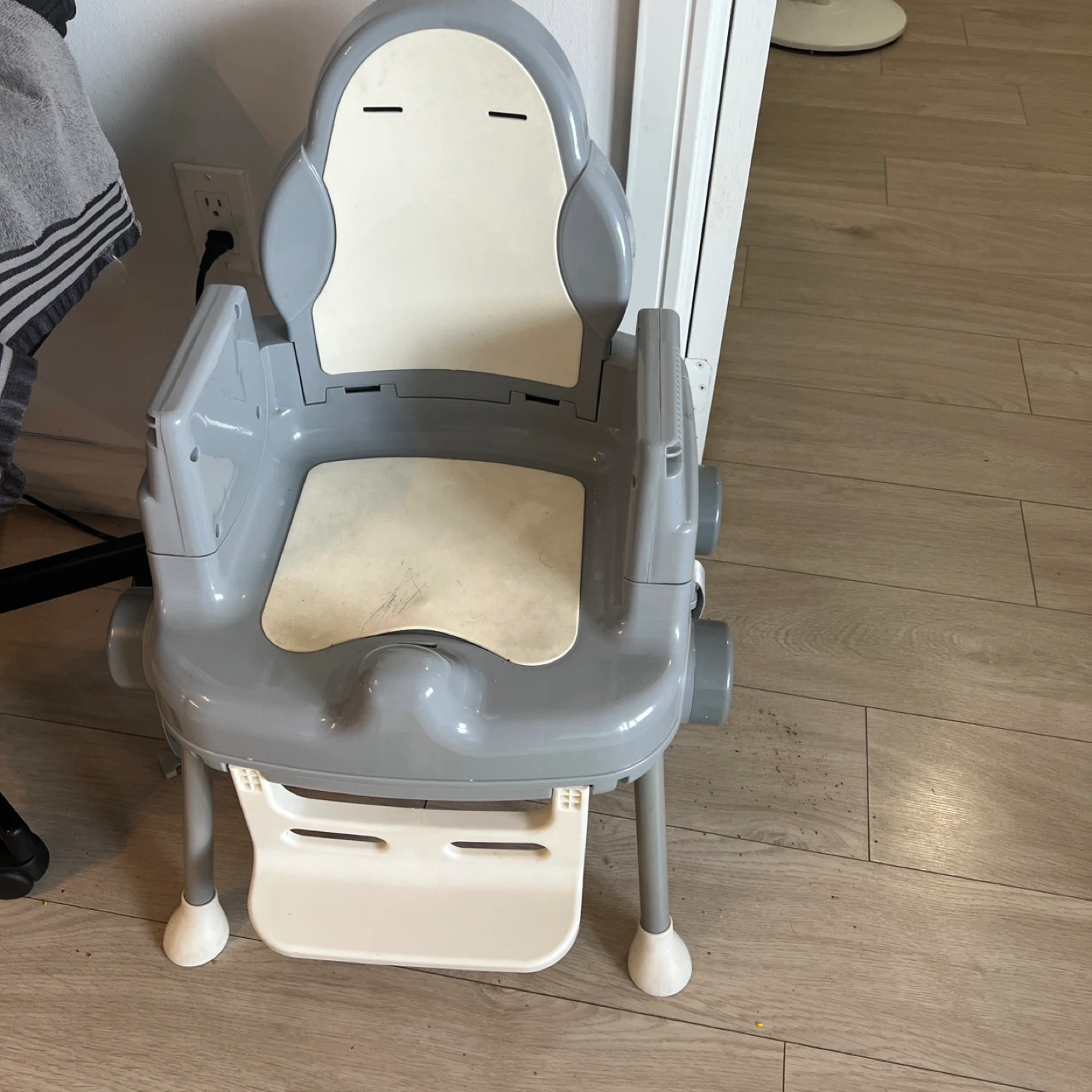 Grey Plastic Baby High Chair - photo 3