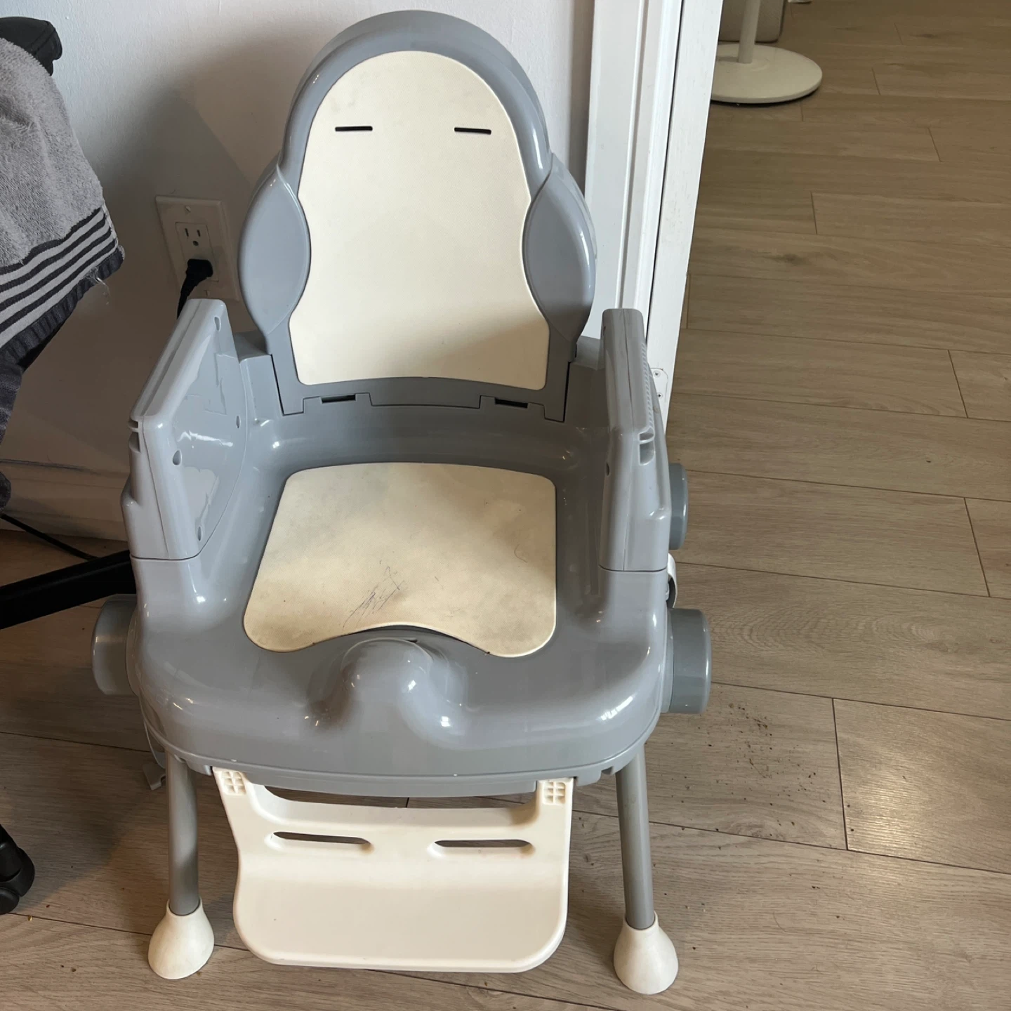 Grey Plastic Baby High Chair - photo 2