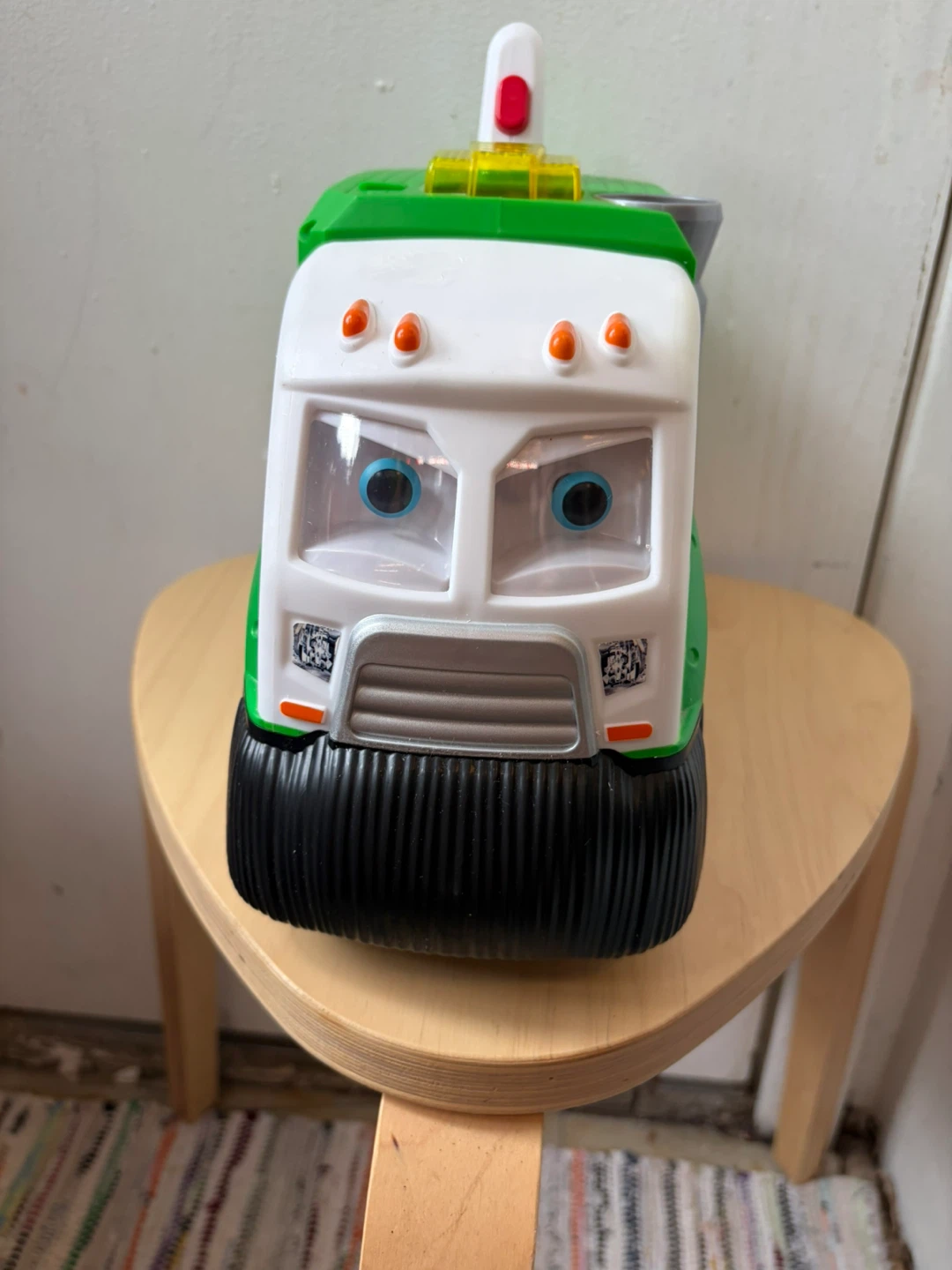 Mr. Dusty The Super Duper Toy Eating Garbage Truck makes sounds - photo 2