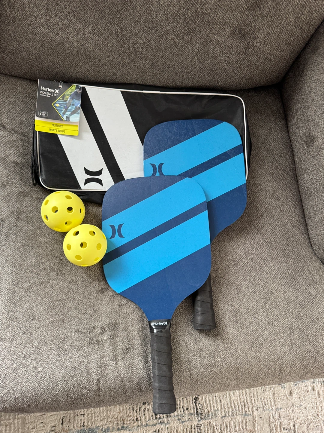 Hurley Pickleball Set with 2 Paddles and 2 Balls - photo 3