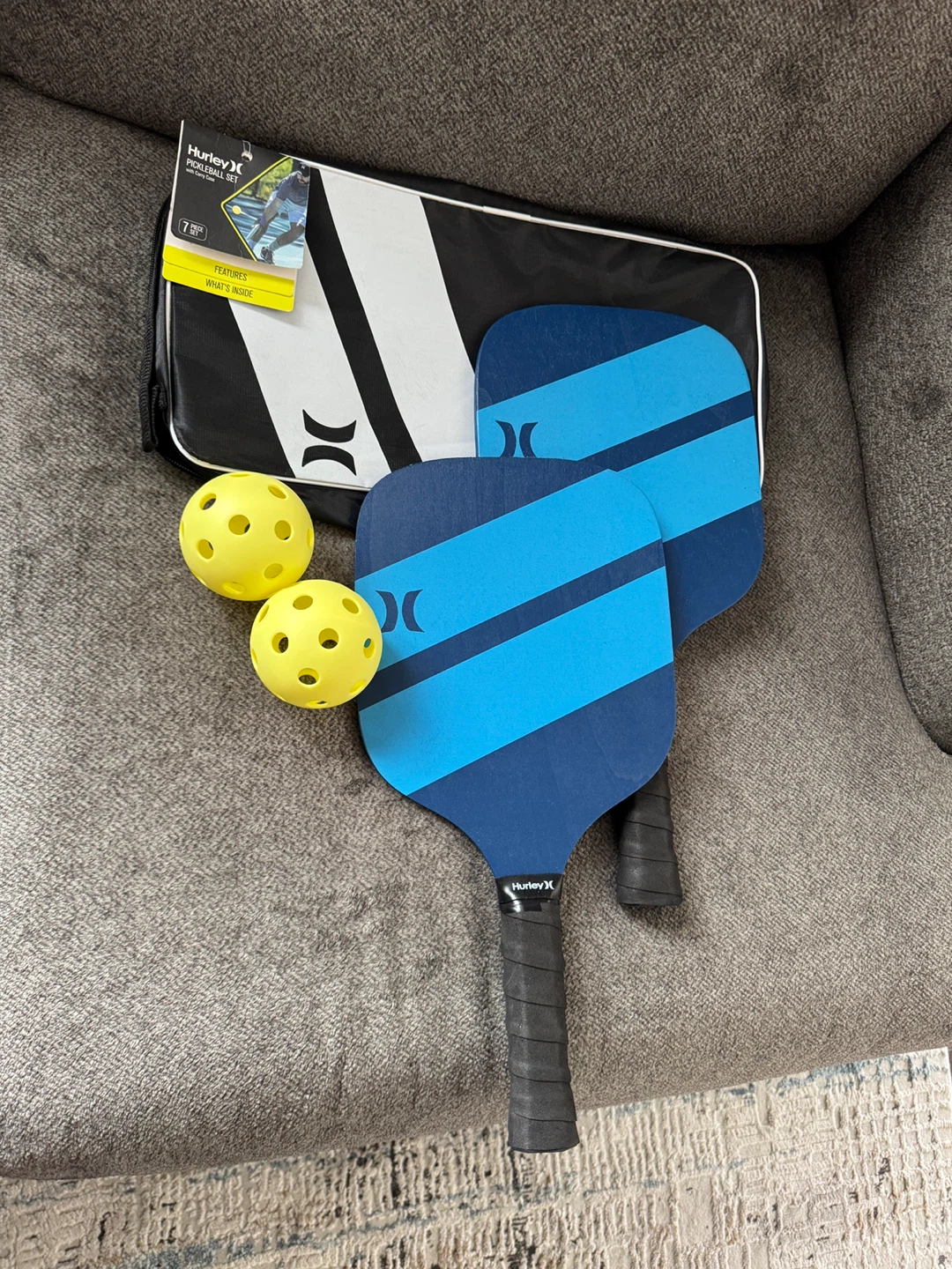 Hurley Pickleball Set with 2 Paddles and 2 Balls - photo 5