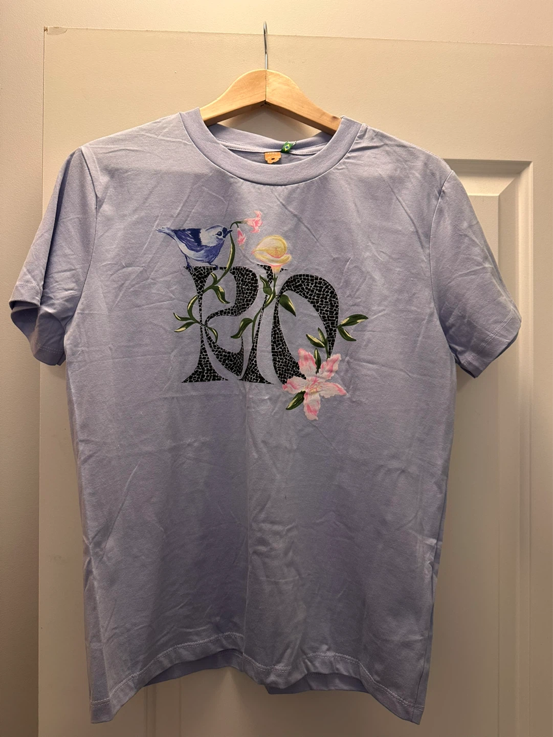 Farm Rio soft violet graphic T-Shirt Size M