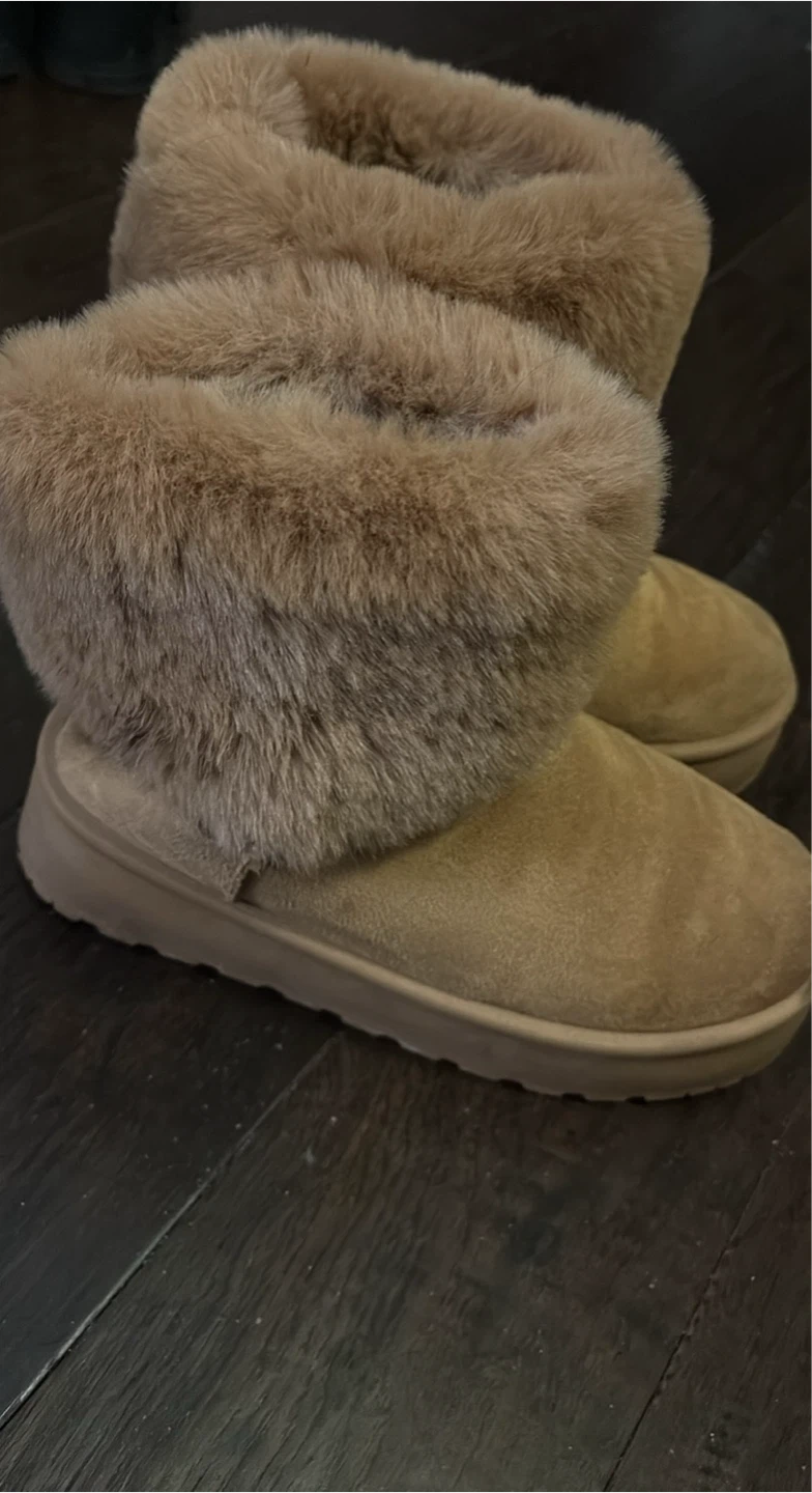 Tan Suede Boots with Fur Trim