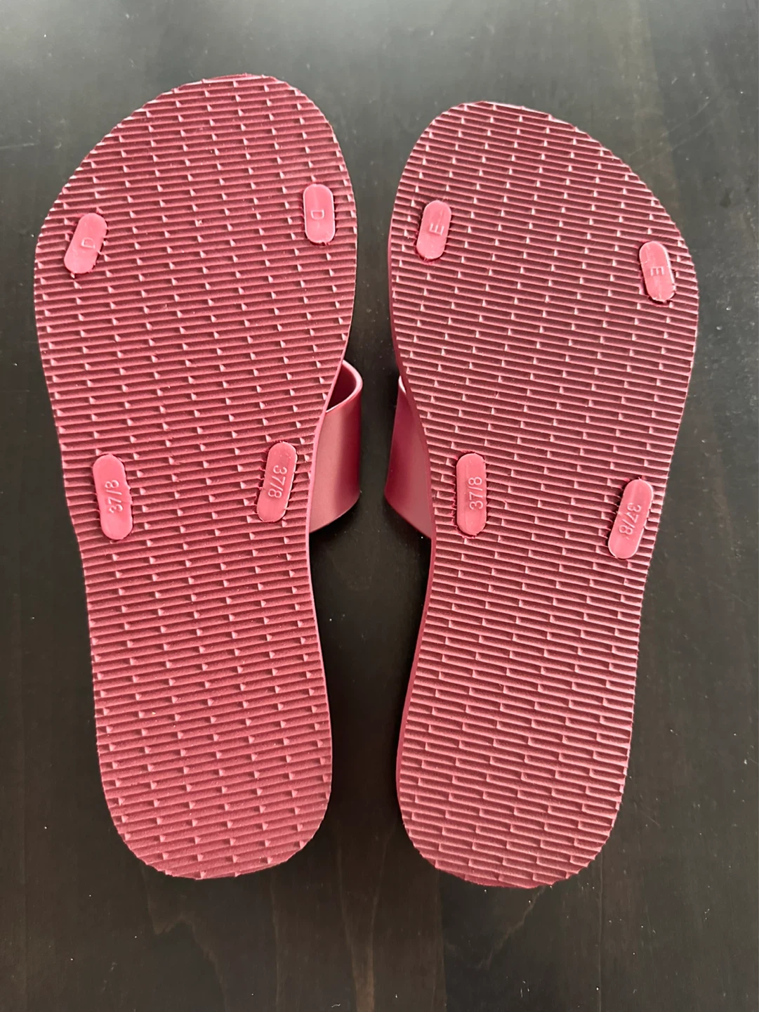 Havaianas Metallic Criss-Cross Strap Flip Flops Size 7/8 - photo 2