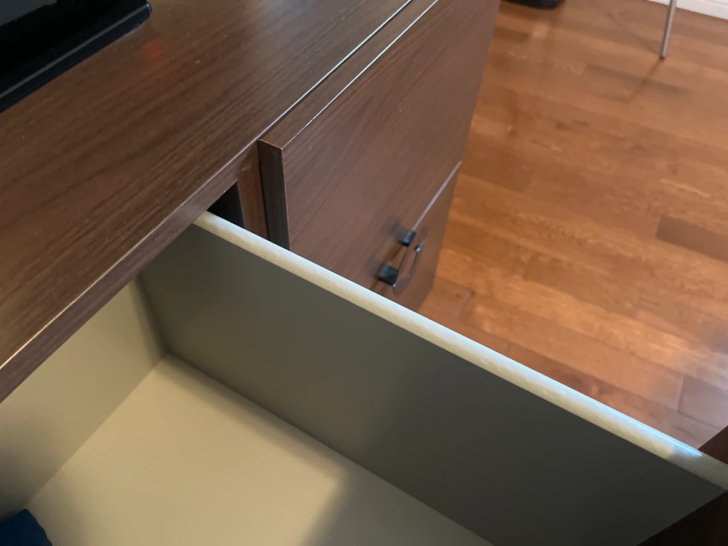 Modern 4-Drawer Dresser - photo 2