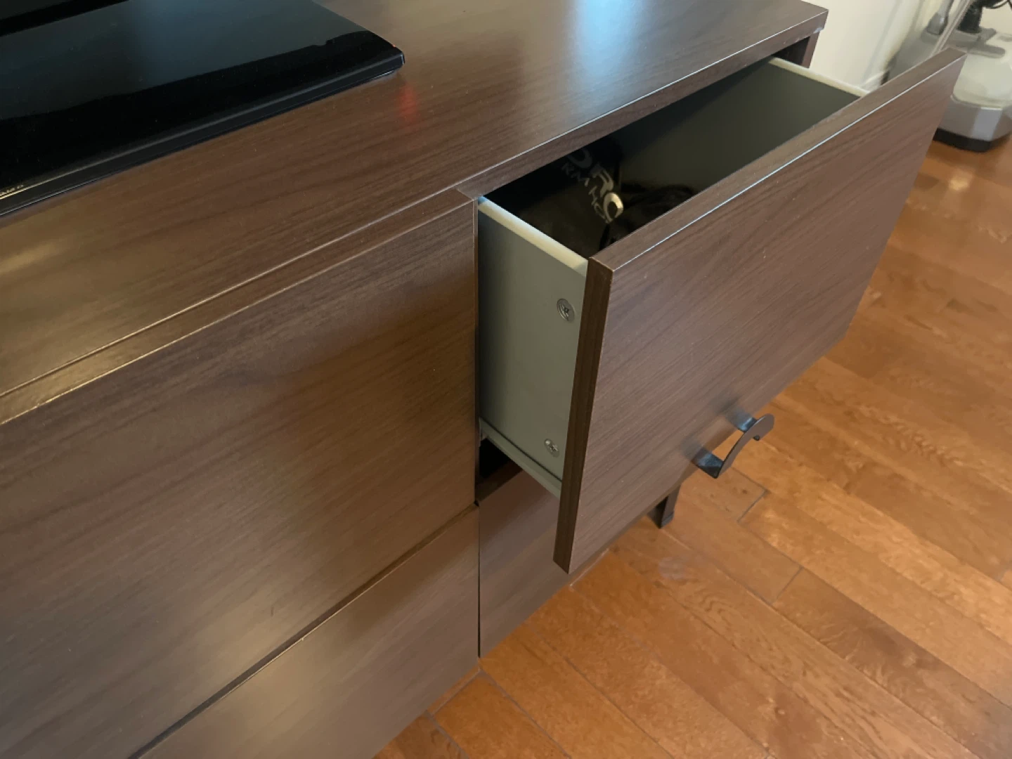 Modern 4-Drawer Dresser - photo 3