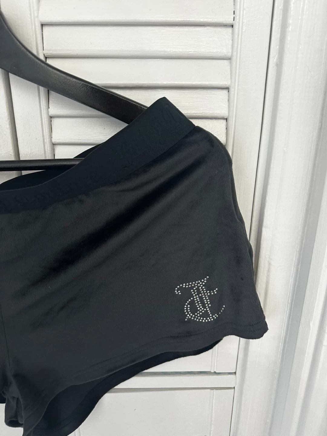 Juicy Couture Black Velour Shorts Size L - photo 2