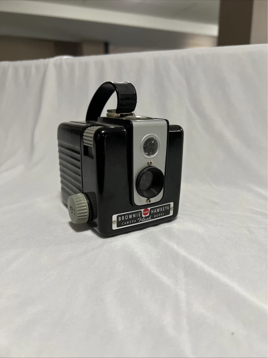 1950s Kodak Brownie Hawkeye Flash Camera - photo 2