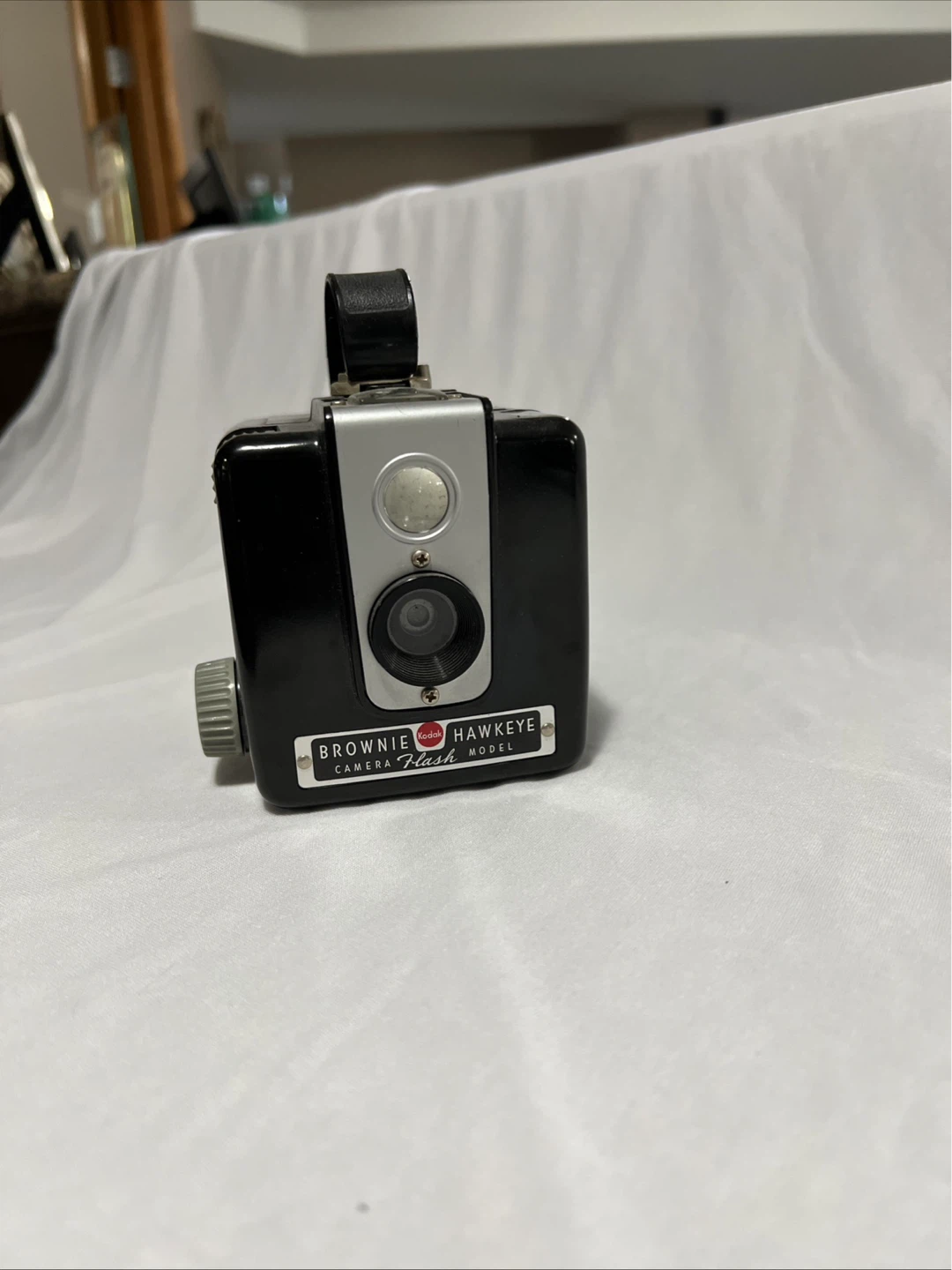 1950s Kodak Brownie Hawkeye Flash Camera - photo 3