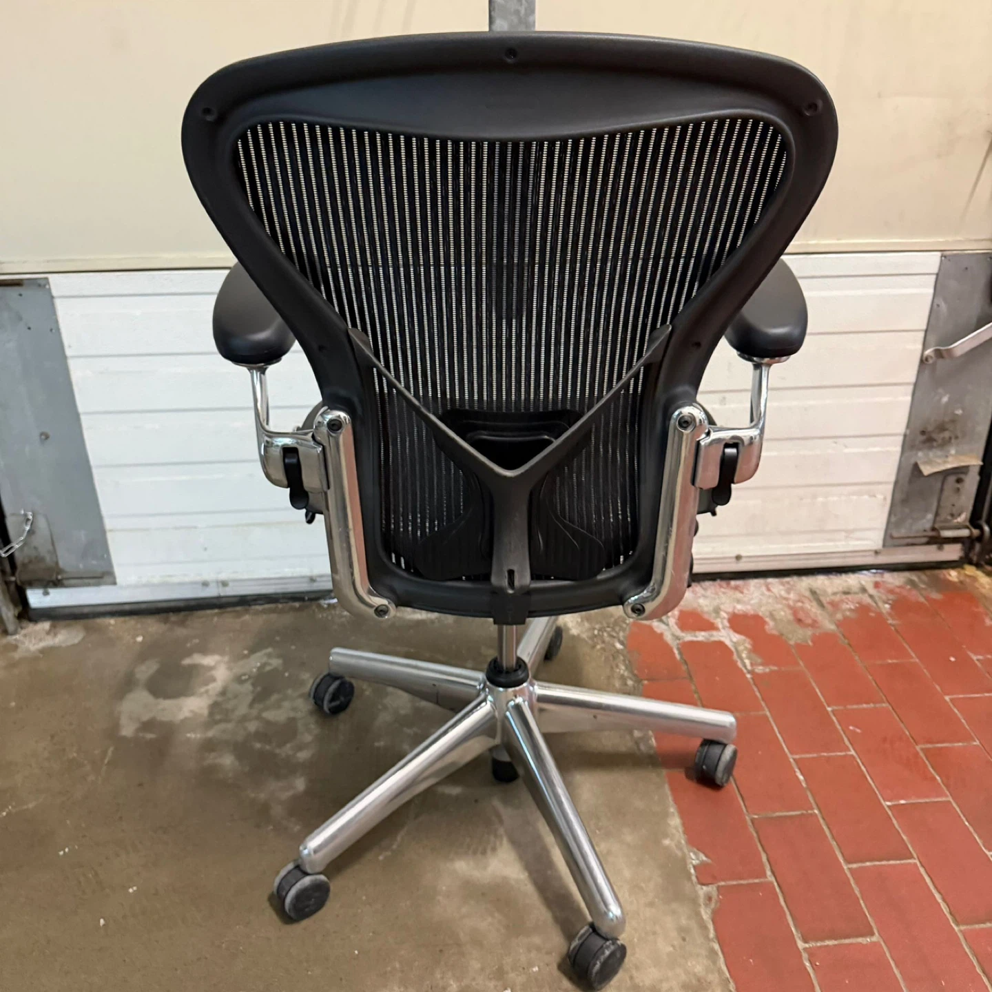 Herman Miller Aeron Chair – Size B (Chrome Frame) - photo 4