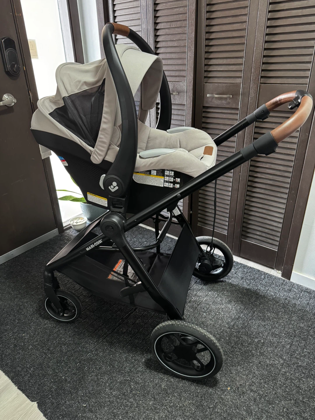 Maxi-Cosi Stroller with Car Seat - photo 2