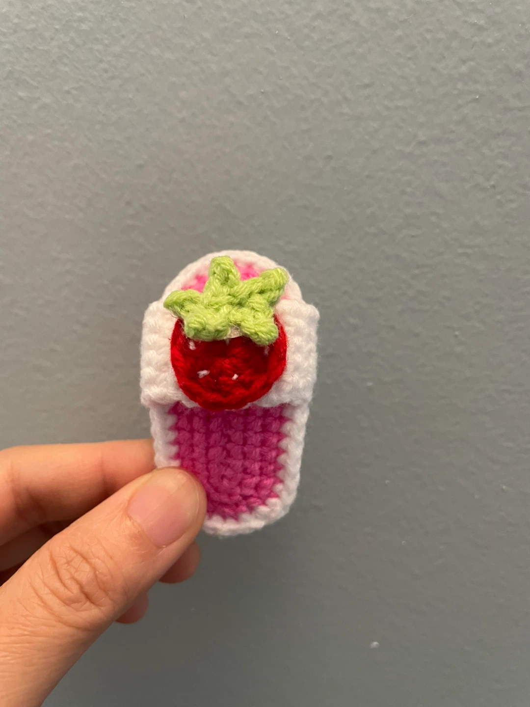 Crocheted Mini Slippers Keychain/Charm - Strawberry & Daisy Duck - photo 4
