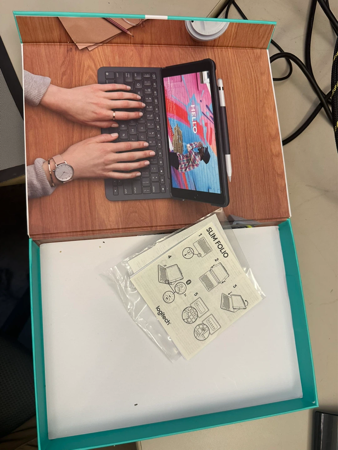 Slim folio keyboard for iPad 7th, 8th, and 9th generation - photo 3