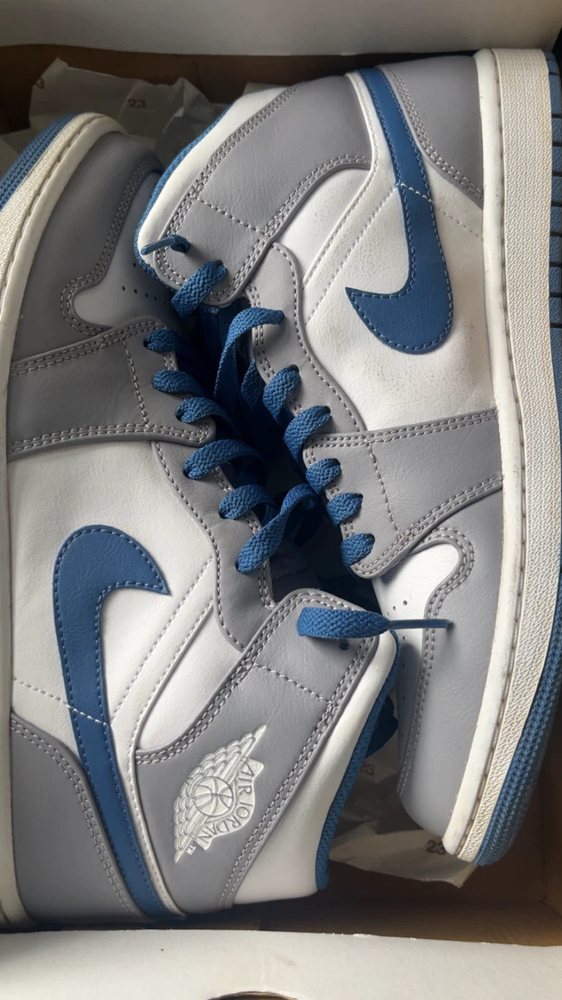 Air Jordan 1 Mid SE Shoes - US 10.5