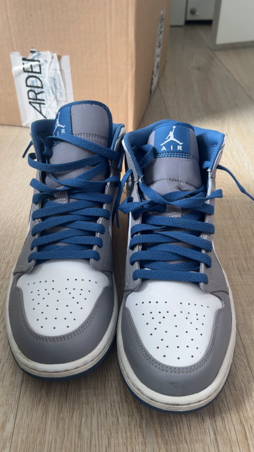 Air Jordan 1 Mid SE Shoes - US 10.5 - photo 4
