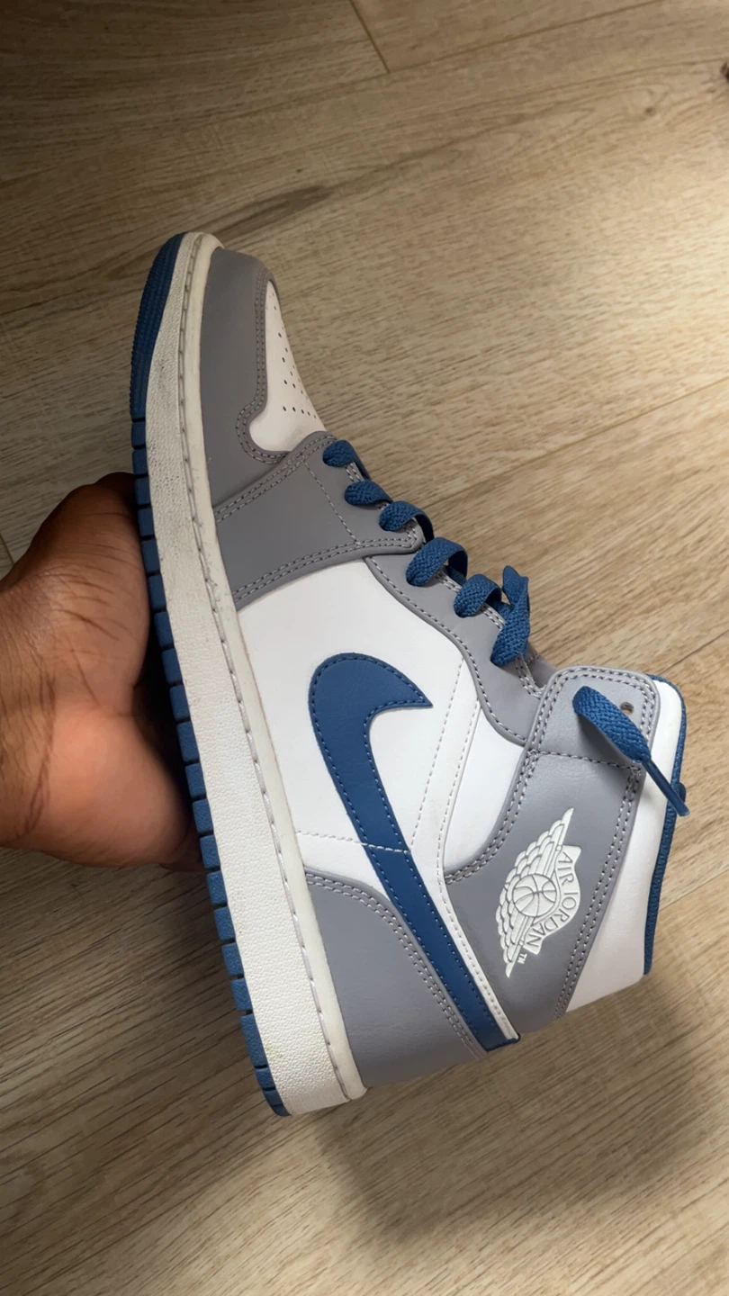 Air Jordan 1 Mid SE Shoes - US 10.5 - photo 5