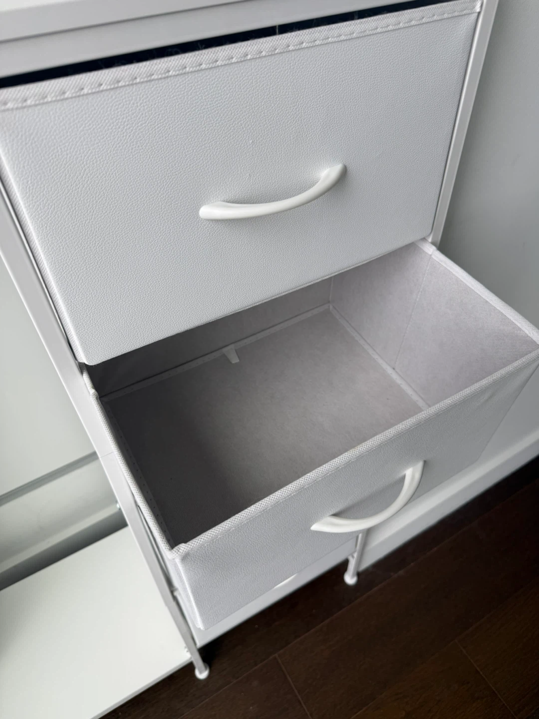 White 4-Drawer Dresser with Clothes Rack - photo 2