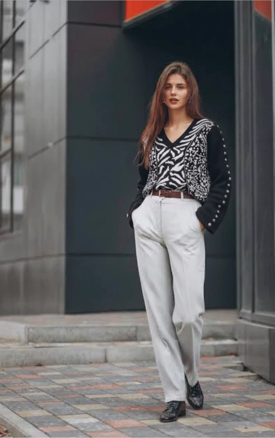 Sweater with tiger print