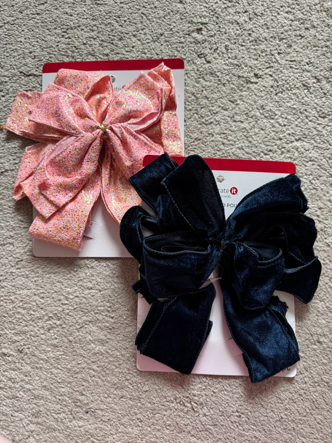 🎀 Christmas Bows – Brand New (Set of 2) 🎀