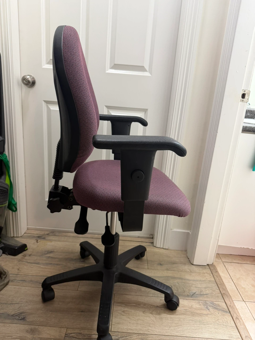 Fully Adjustable Office Chair - photo 2