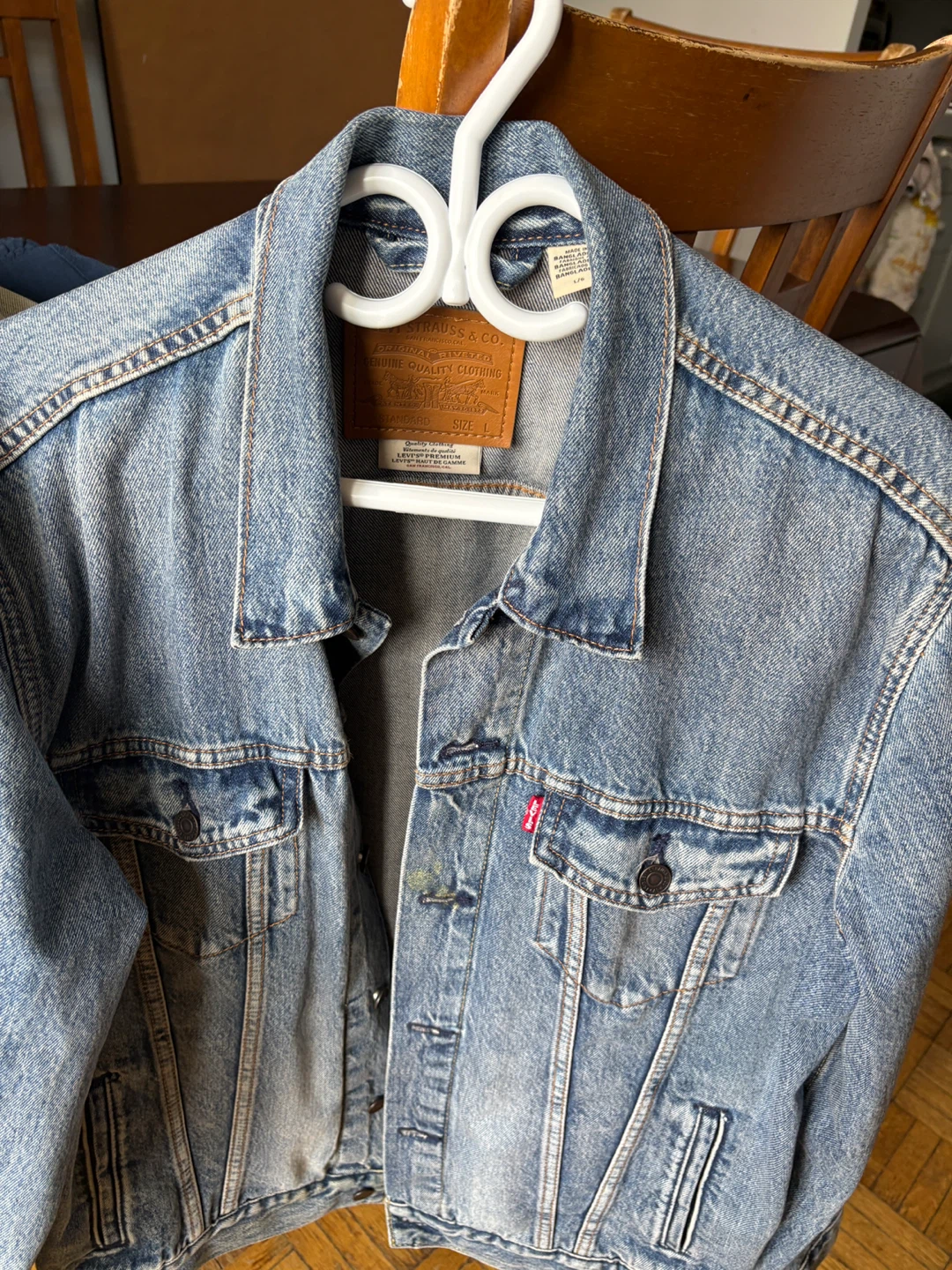 Levi's Denim Jacket premium size large   medium wash