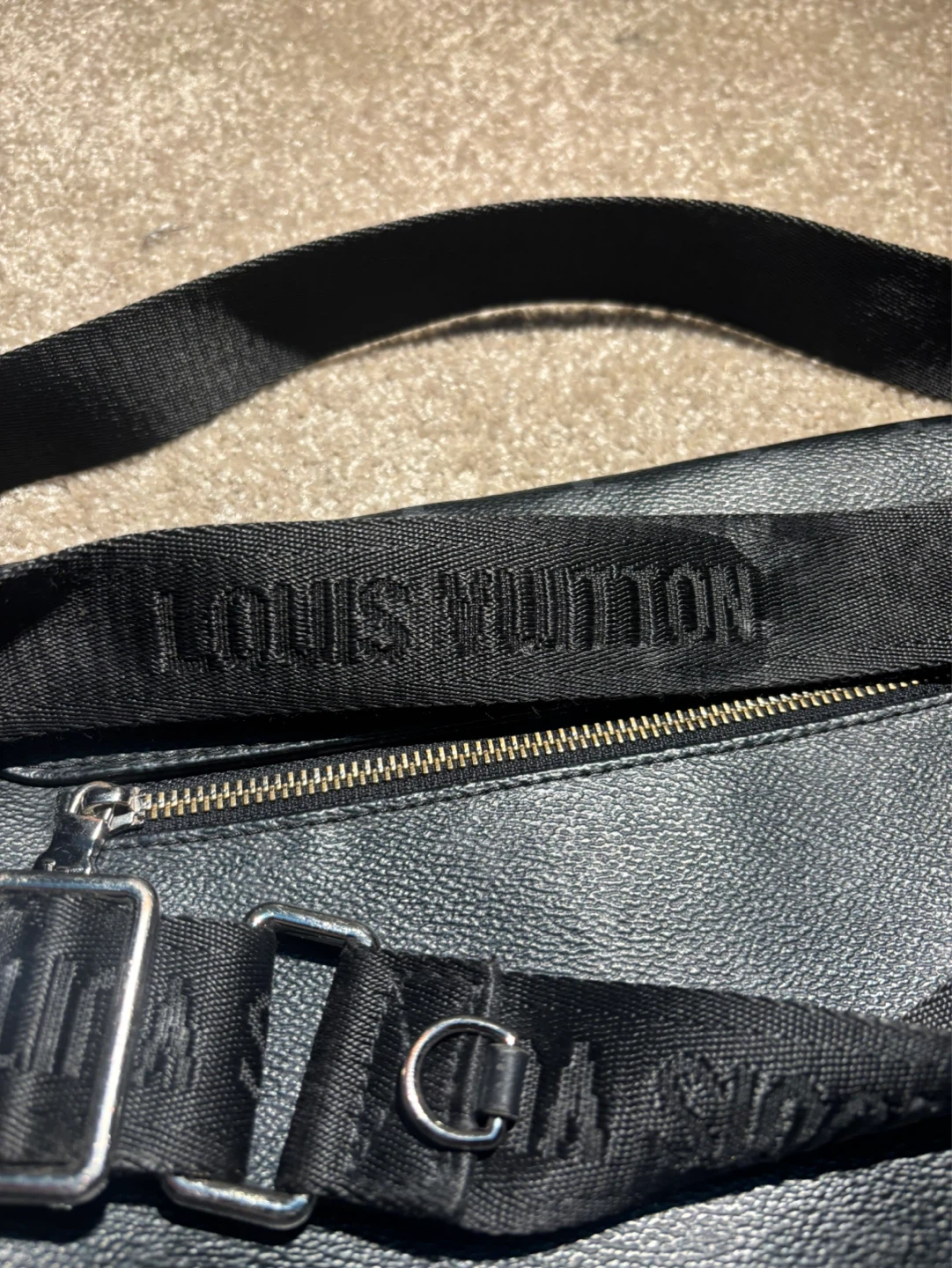 Louis Vuitton Messenger Bag - photo 4