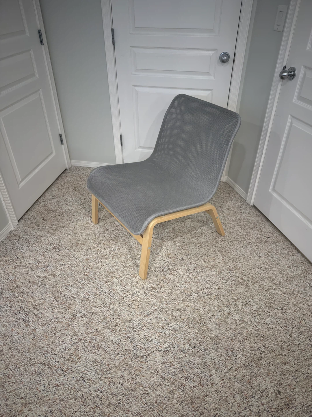 IKEA - Grey Mesh Lounge Chair with Wood Legs - photo 2