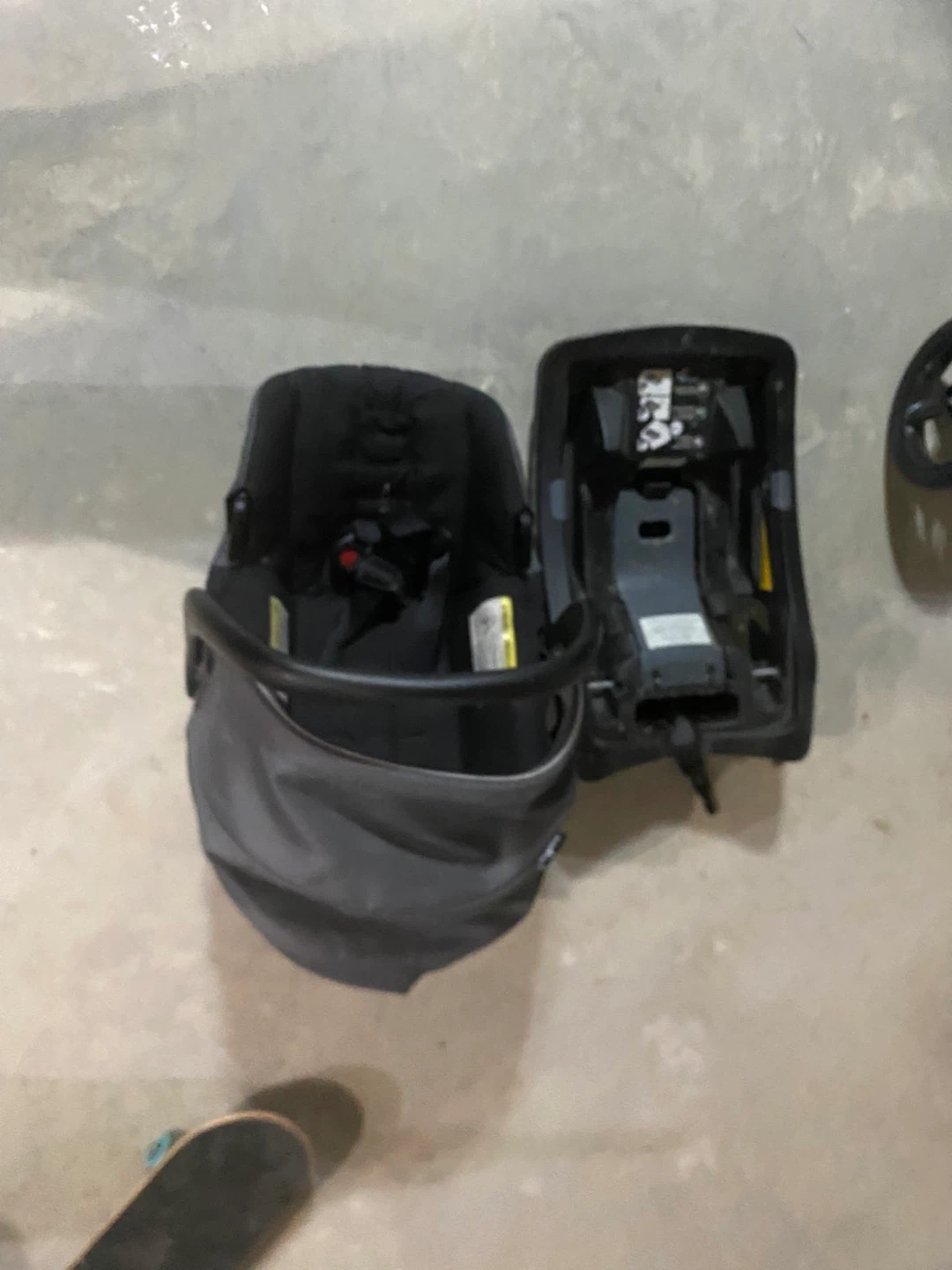 Evenflo Infant Car Seat with Base - photo 2