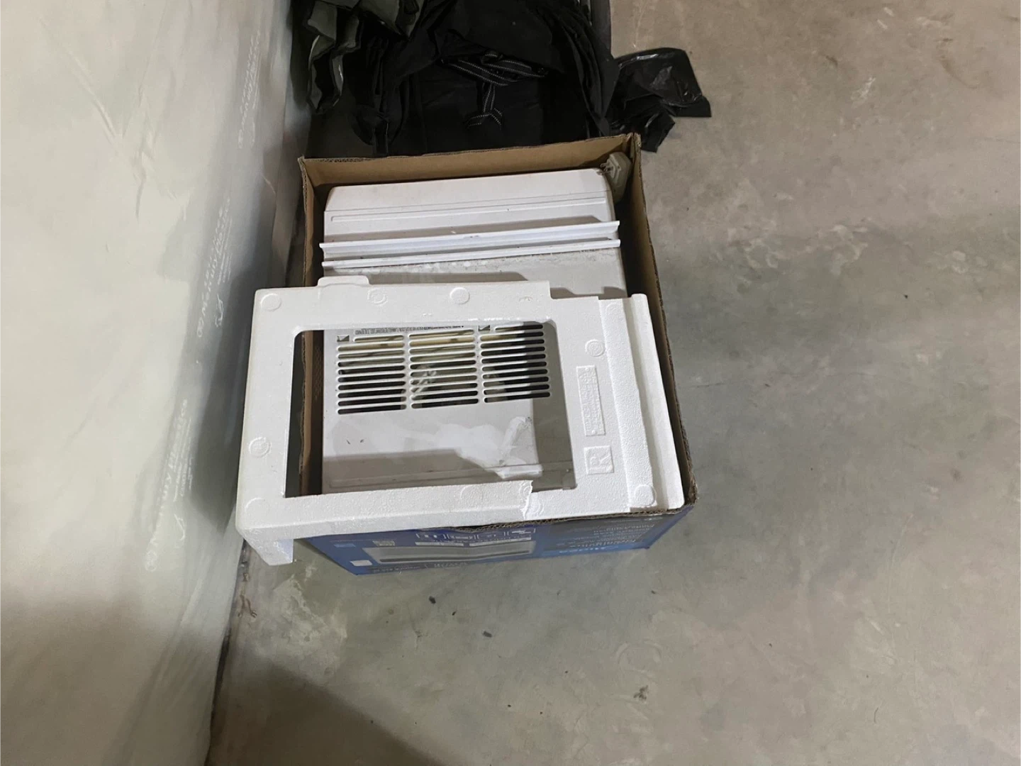 Midea Window Air Conditioner 12,000 BTU - photo 2