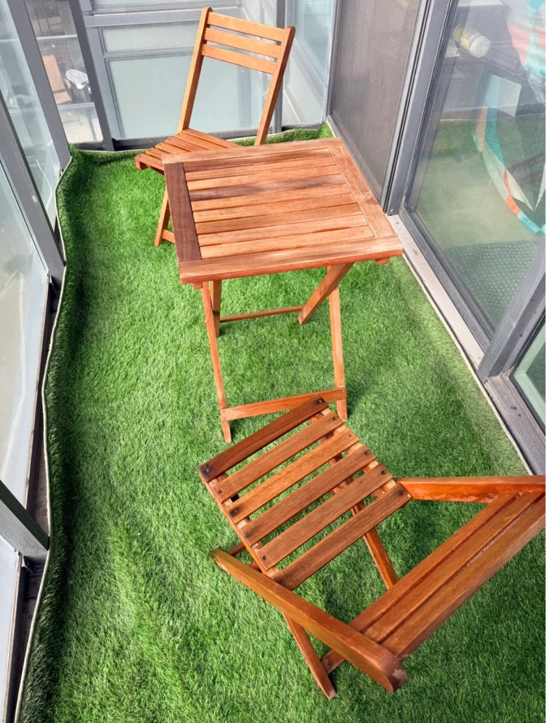 Wooden Bistro Set with Table and Two Chairs and Artificial Turf - photo 2
