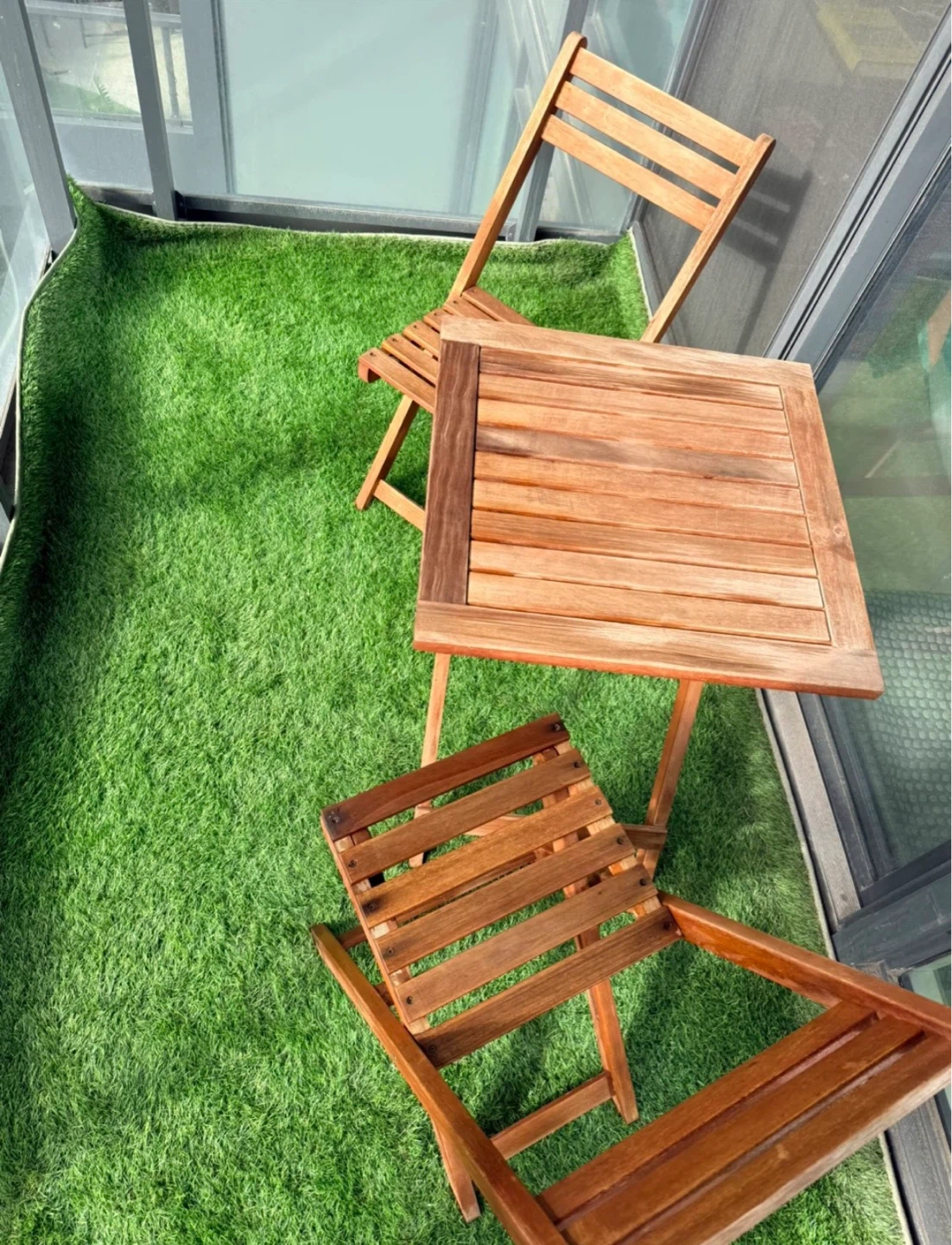 Wooden Bistro Set with Table and Two Chairs and Artificial Turf