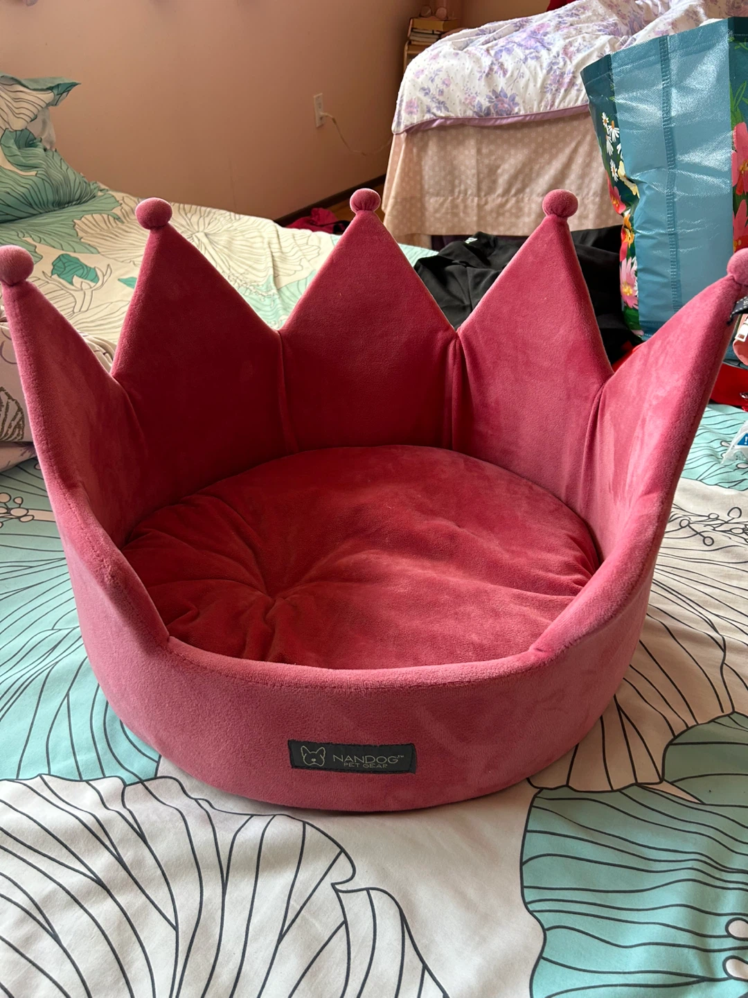 Nandog Pink Crown Small Pet Bed