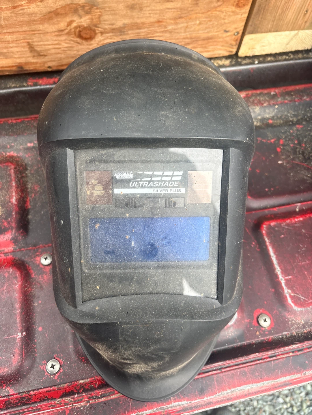 Welding helmet