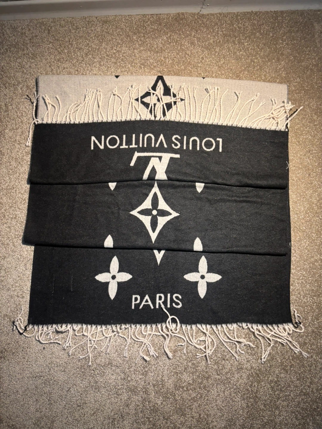 Louis Vuitton Paris Scarf - photo 2