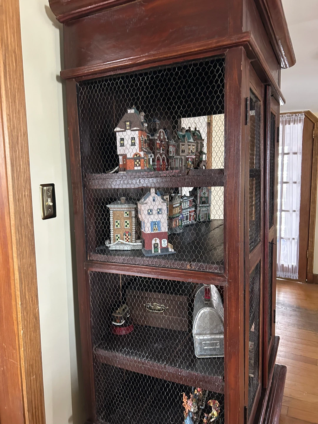 VINTAGE DISPLAY CABINET - photo 3