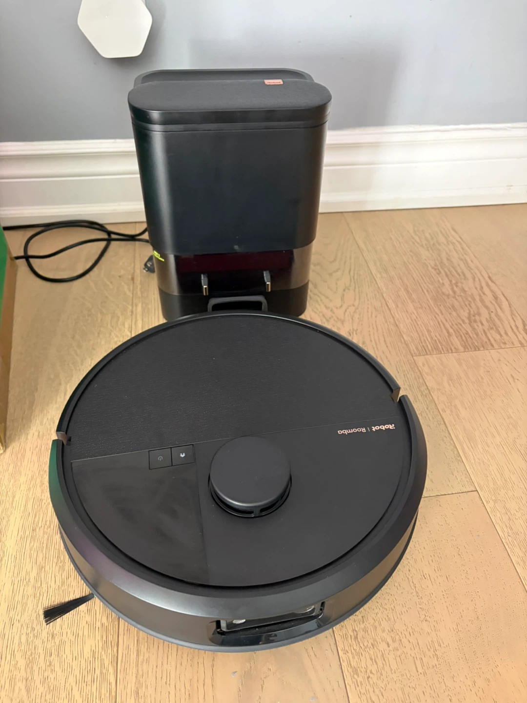 Roomba Robot Vacuum 705. 2025 model. Mint condition - photo 2