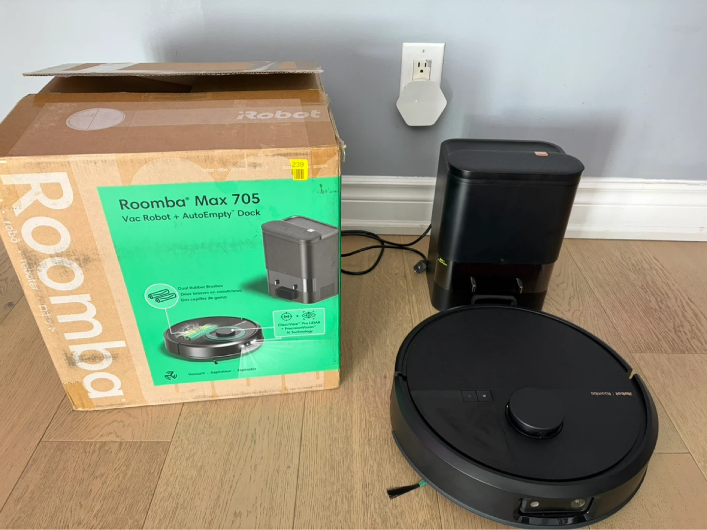 Roomba Robot Vacuum 705. 2025 model. Mint condition - photo 3