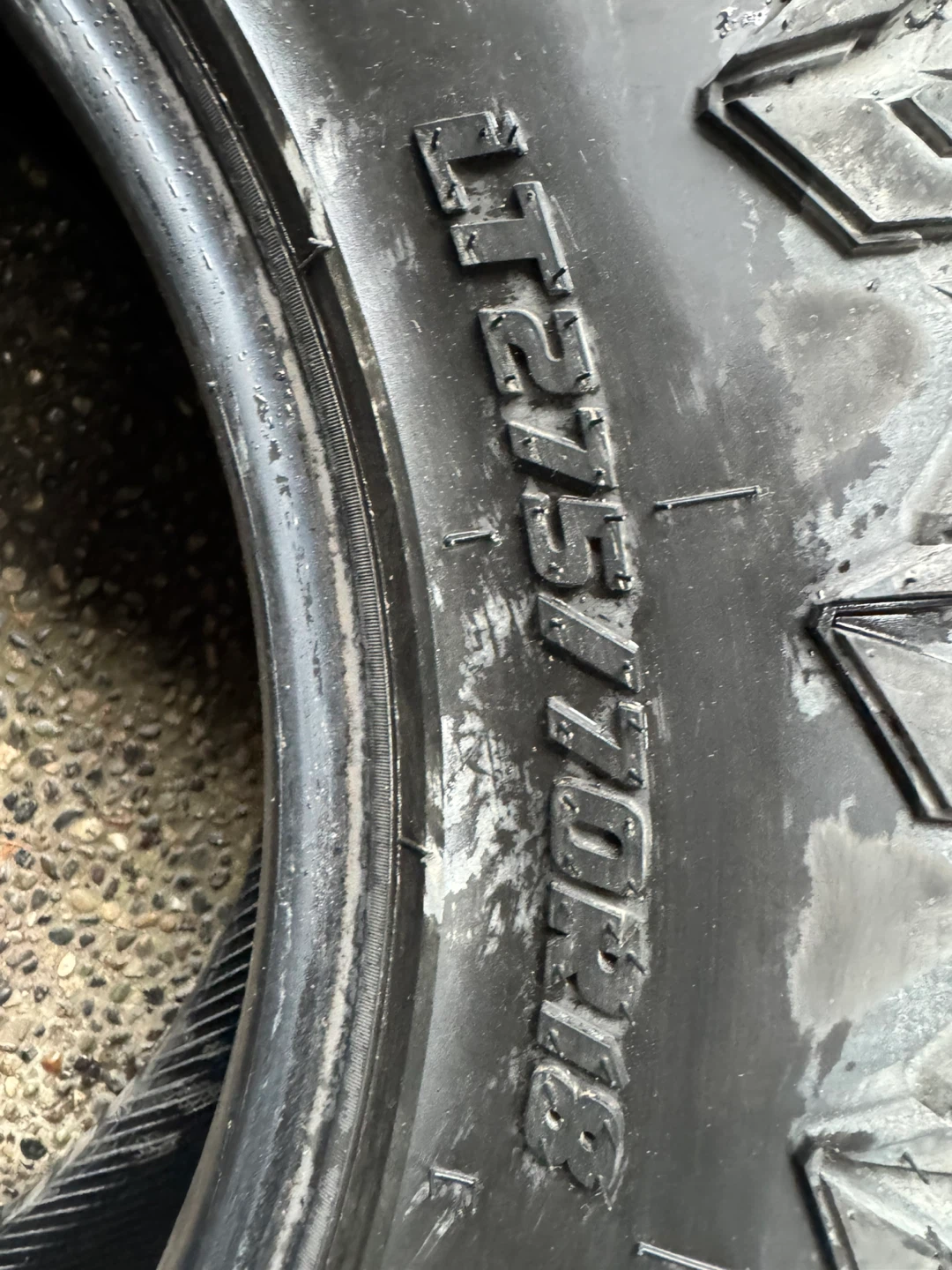 Set of 4 -  LT275/70R18 Mud-Terrain Load E T/A® KM3 Tire - photo 3