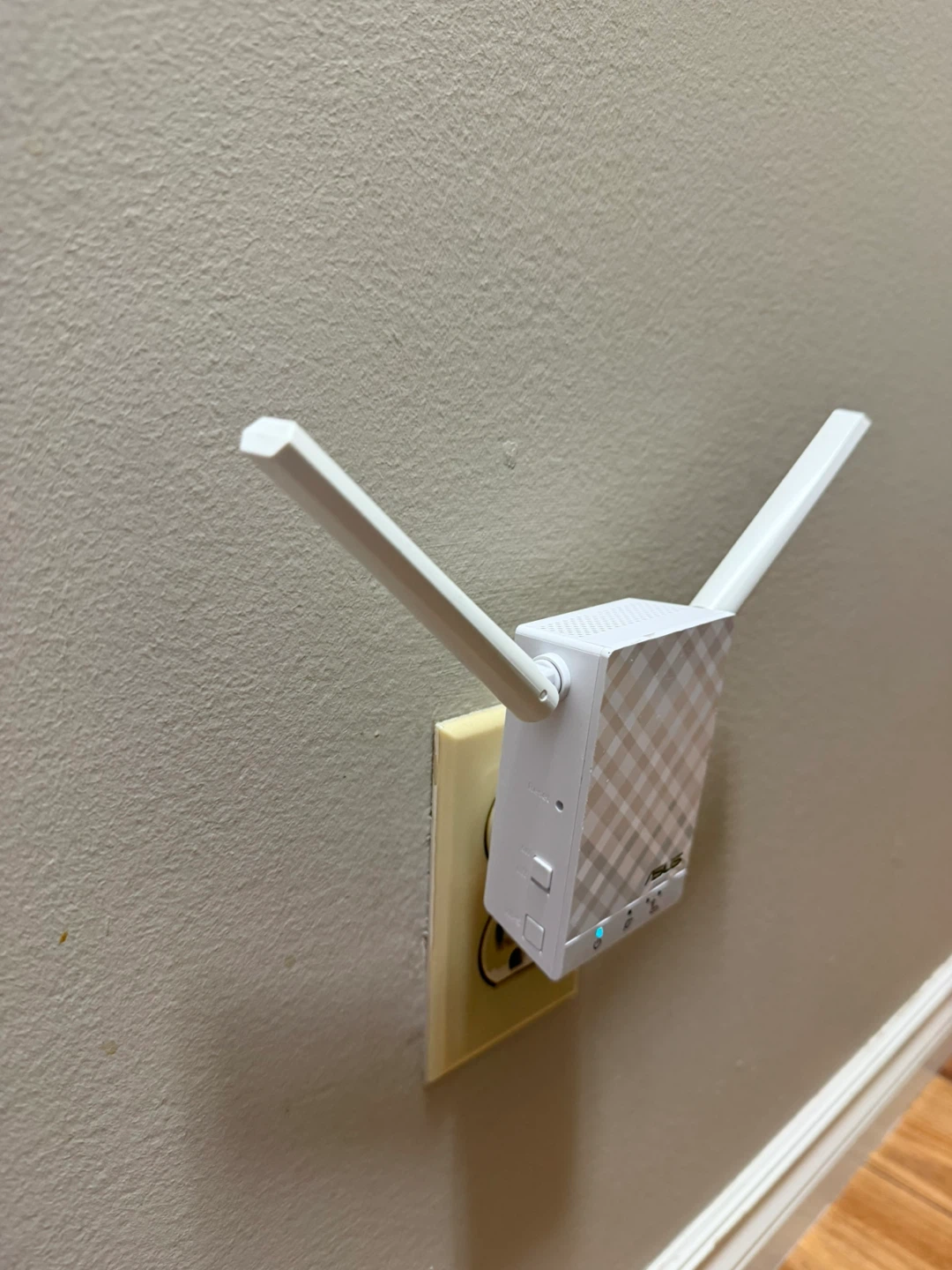 ASUS RP-AC55 WiFi Range Extender (AC1200) - photo 3