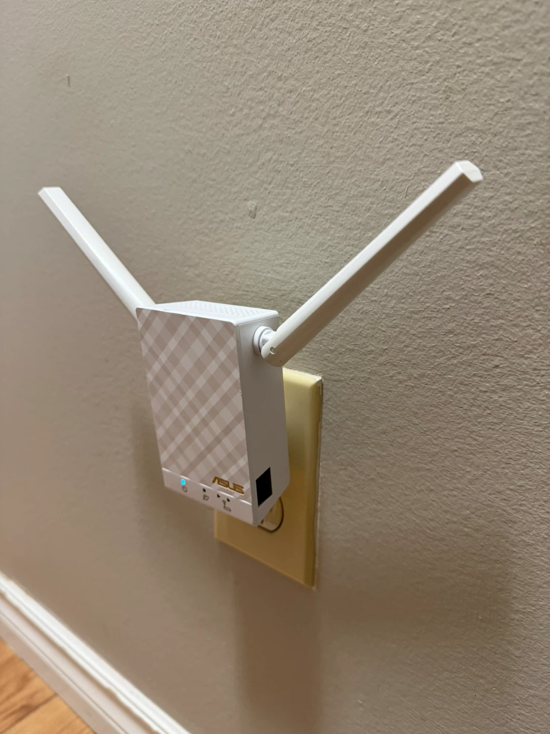 ASUS RP-AC55 WiFi Range Extender (AC1200) - photo 4