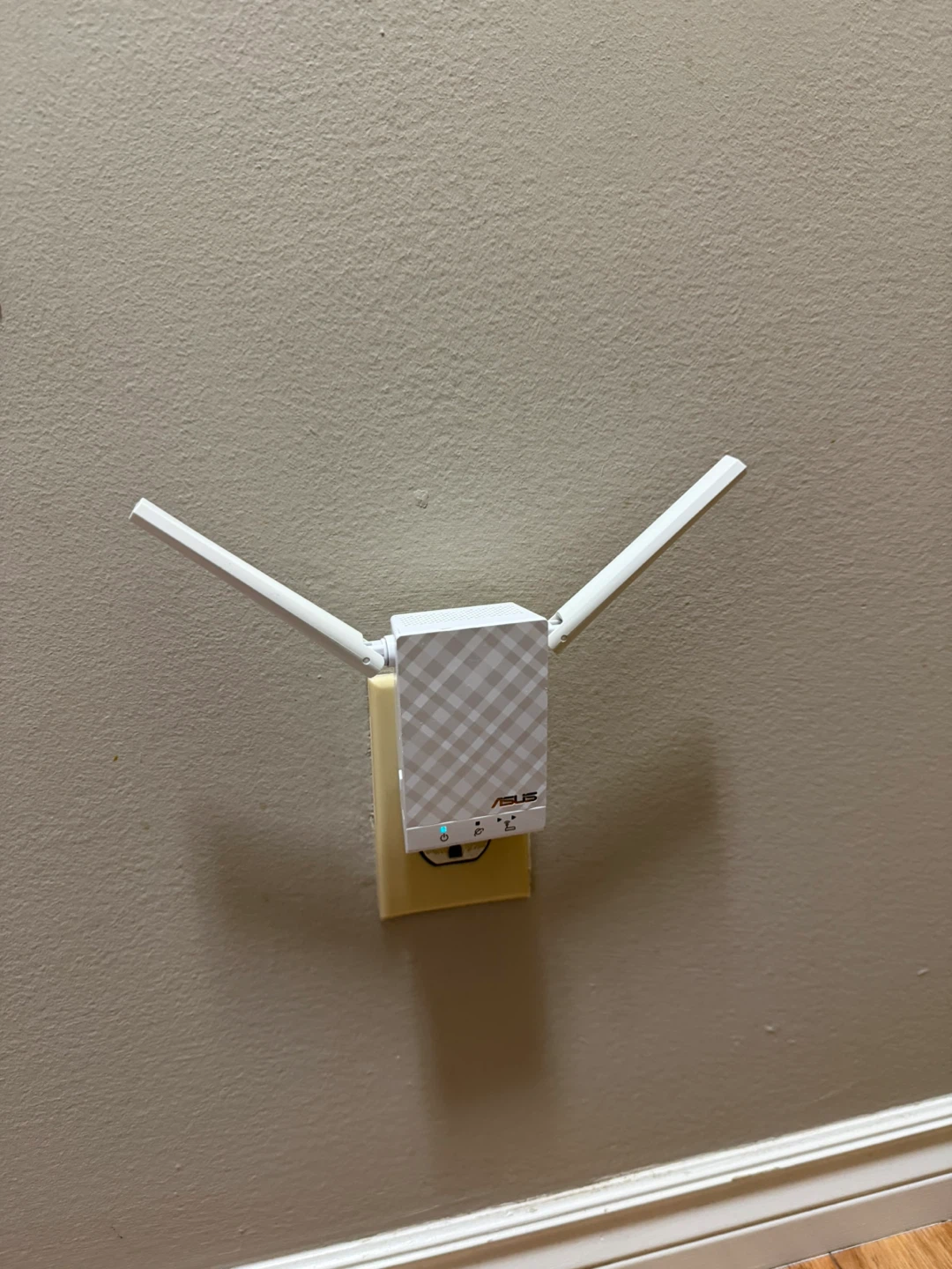 ASUS RP-AC55 WiFi Range Extender (AC1200) - photo 2