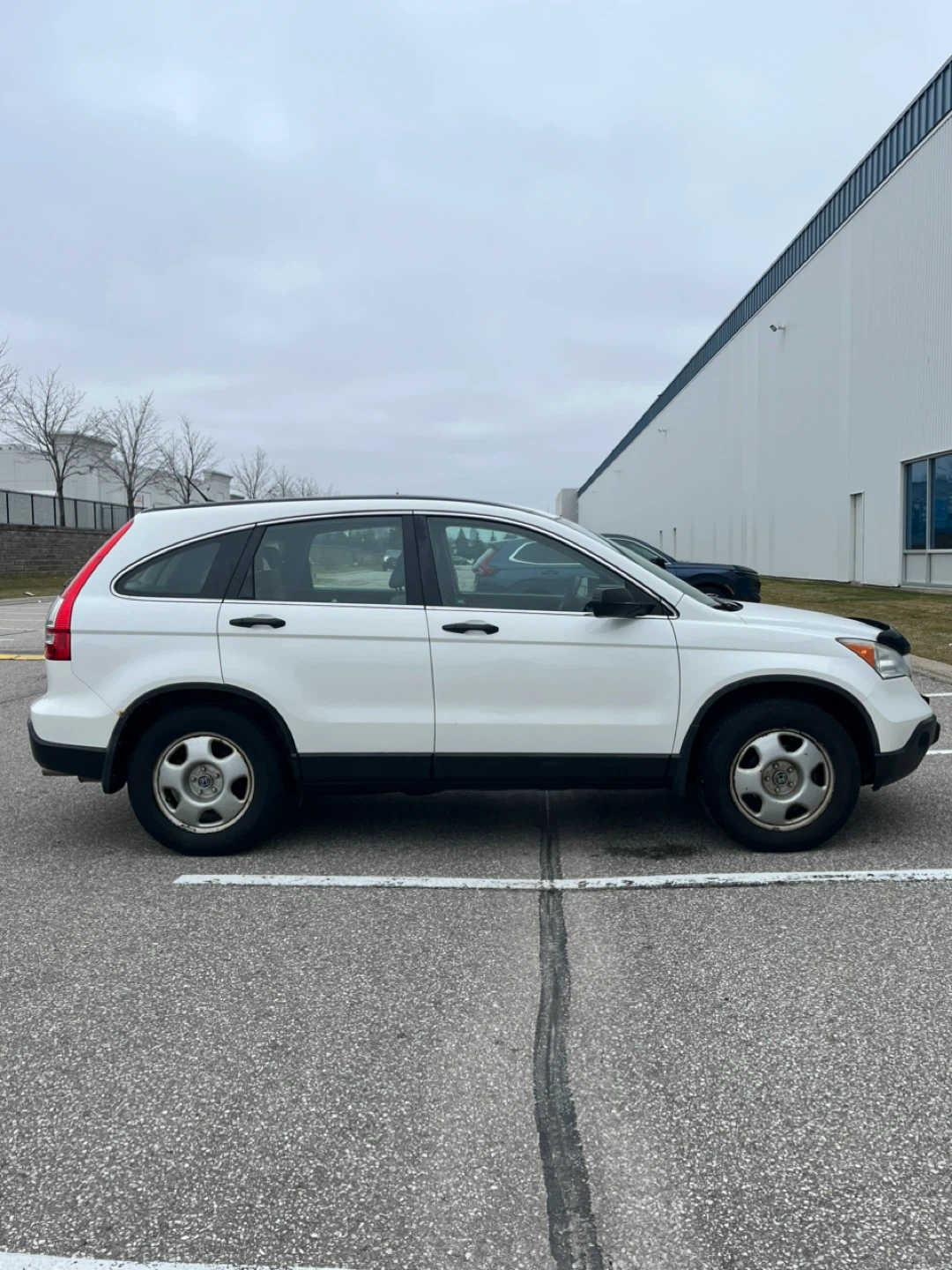 White Honda CR-V SUV - photo 4