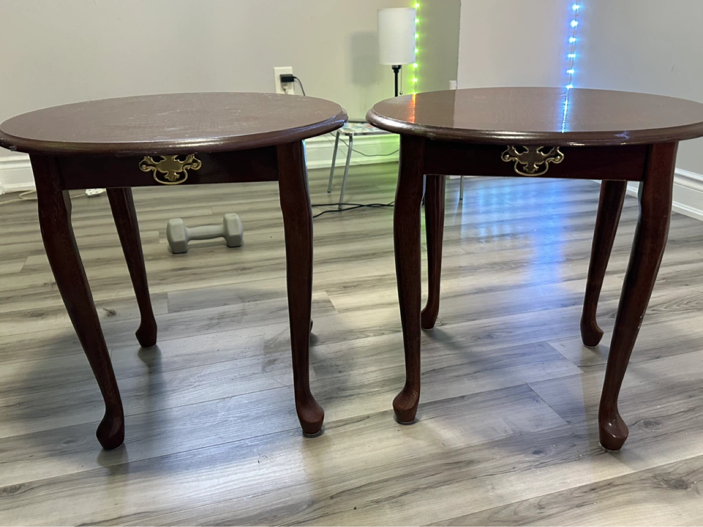 Set of 2 Round Wooden End Tables with table covers - photo 2