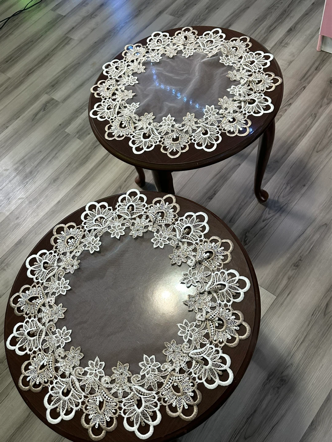 Set of 2 Round Wooden End Tables with table covers - photo 3