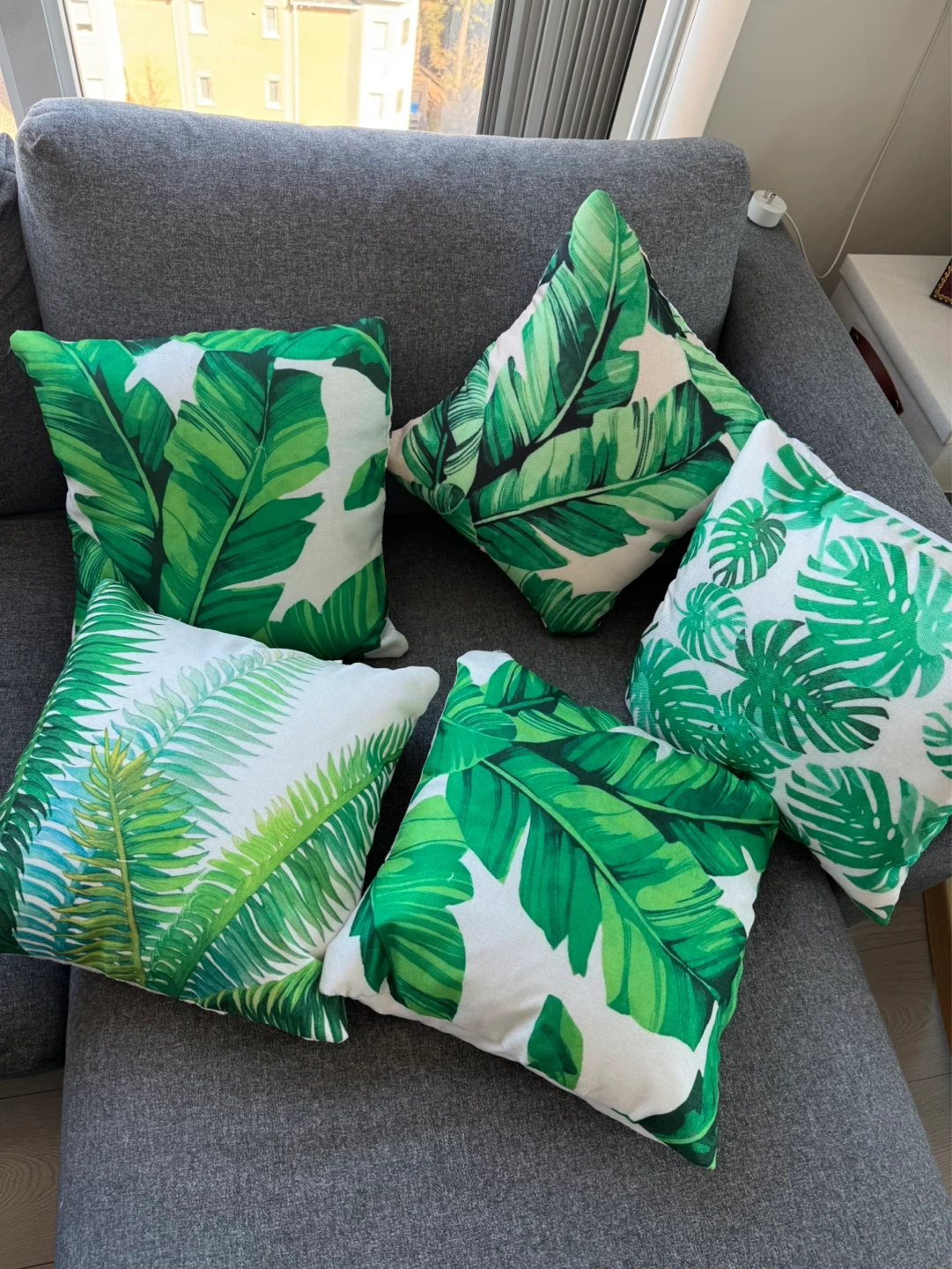 Set of 5 Tropical Leaf Print Throw Pillows